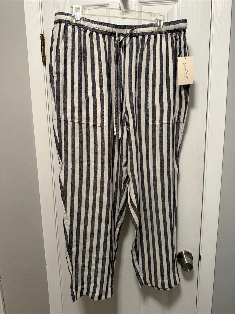Women’s size large casual pants, new with tags